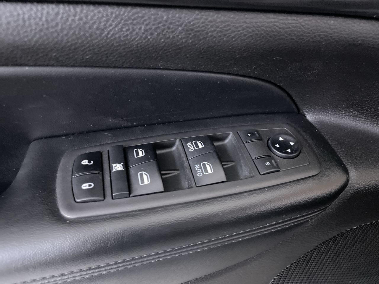 Used 2021 Jeep Grand Cherokee Laredo w/ Security & Convenience Group AWD/4WD image 12