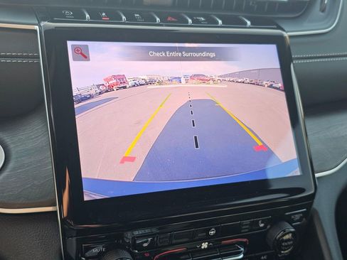 New 2025 Jeep Grand Cherokee L Limited w/ Black Appearance Package image 19