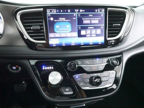 New 2027 Chrysler Pacifica Select FWD image 13
