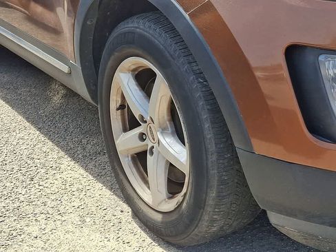 Used 2017 Ford Explorer XLT w/ Equipment Group 202A image 5