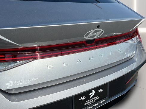 Certified 2025 Hyundai Elantra Limited FWD image 28