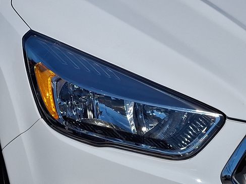 Used 2017 Ford Escape SE FWD image 10