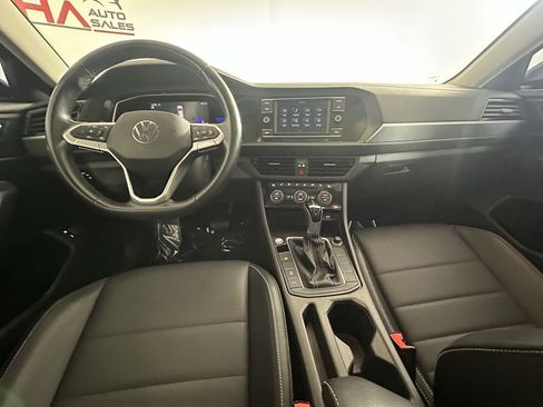 Used 2022 Volkswagen Jetta SE w/ Panoramic Sunroof Package image 27