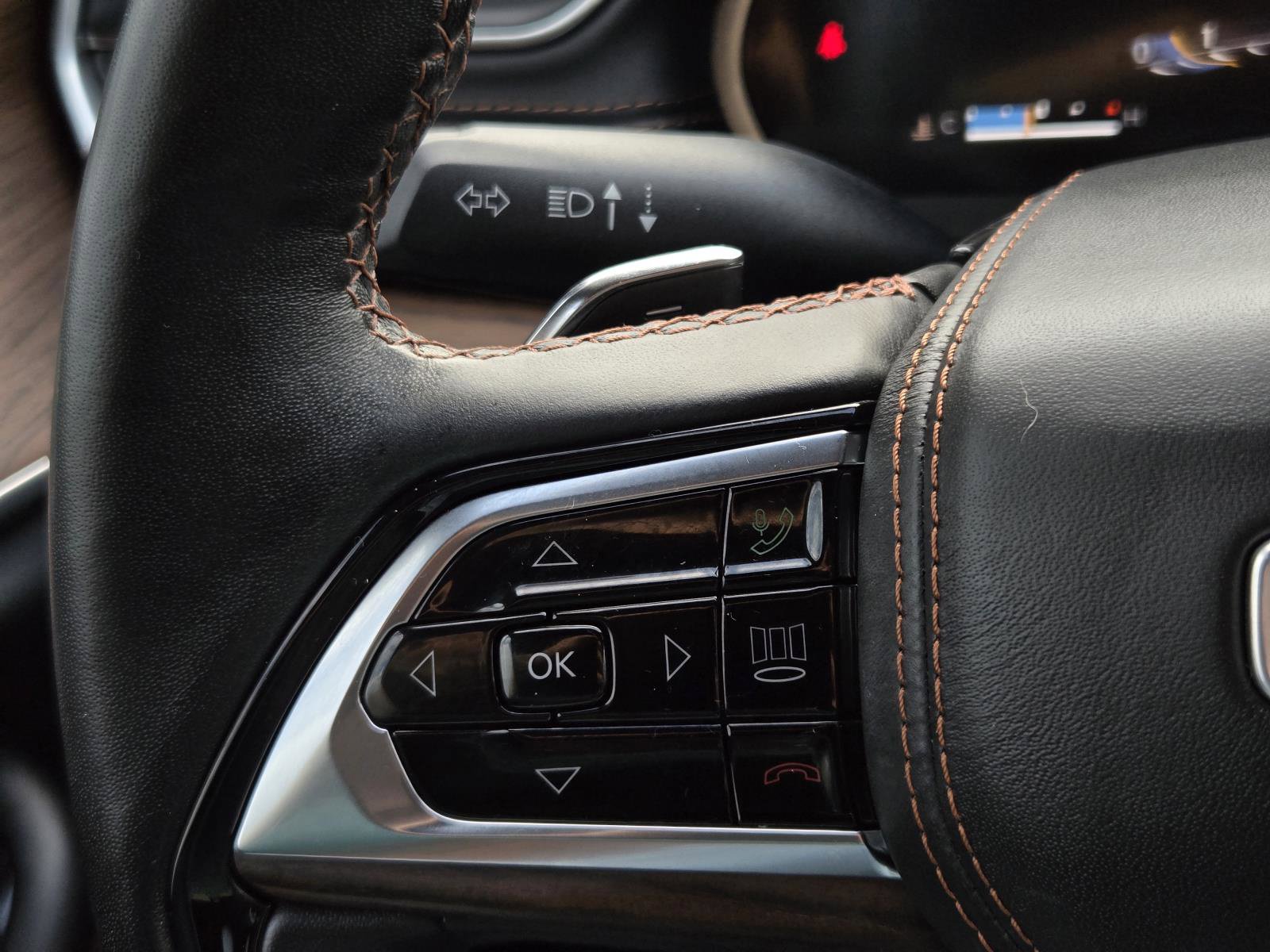 Used 2022 Jeep Grand Cherokee Summit w/ Luxury Tech Group V AWD/4WD image 30