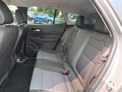 Used 2025 Chevrolet Trax LT FWD image 20