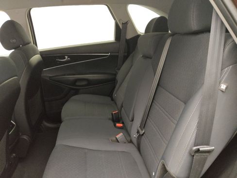 Used 2018 Kia Sorento LX image 18