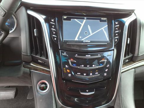 Used 2016 Cadillac Escalade Platinum image 21