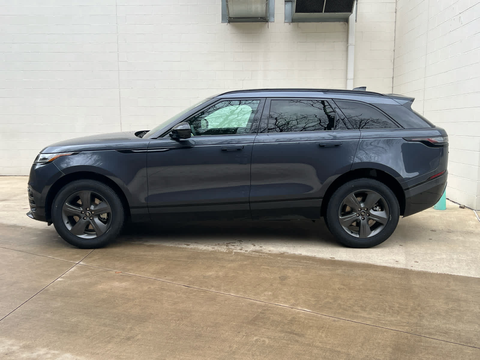 Used 2025 Land Rover Range Rover Velar Dynamic SE AWD/4WD image 5