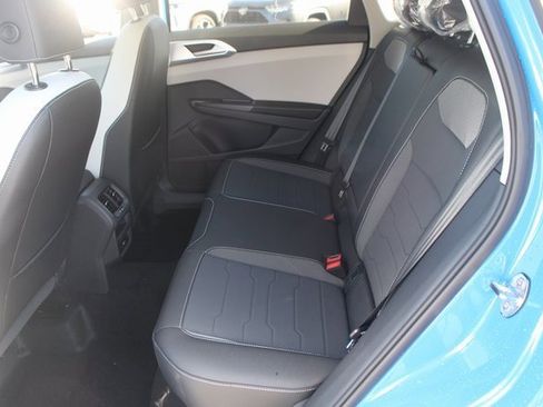New 2025 Volkswagen Taos SE image 13