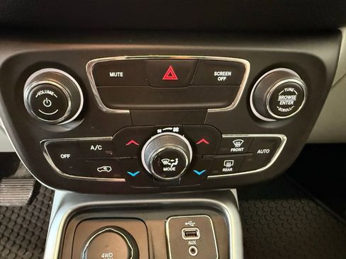 Used 2018 Jeep Compass Latitude w/ Popular Equipment Group image 32