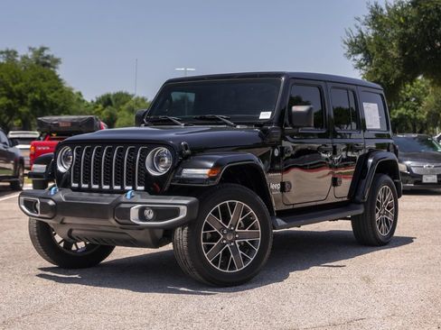 Used 2023 Jeep Wrangler Unlimited Sahara w/ Cold Weather Group AWD/4WD image 1