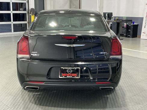 Used 2015 Chrysler 300 S image 37