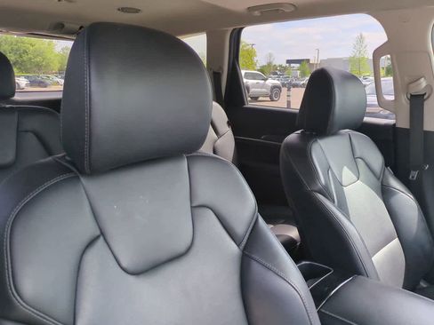 Used 2025 Kia Telluride S FWD image 7