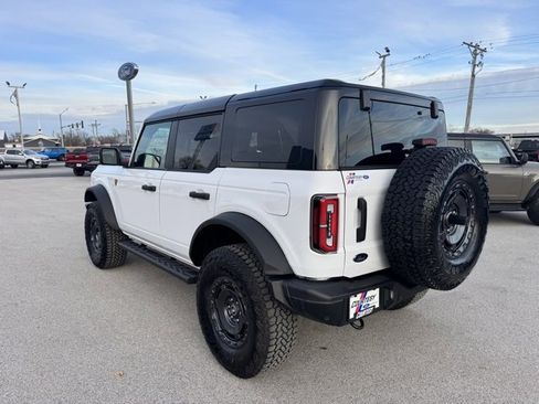 Used 2025 Ford Bronco Badlands image 3