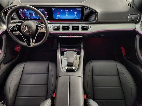Used 2025 Mercedes-Benz GLS 450 4MATIC image 4
