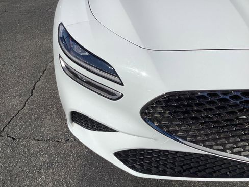 Used 2025 Genesis G70 2.5T image 10