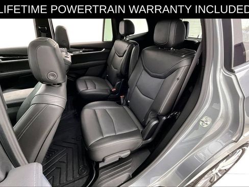 Used 2025 Cadillac XT6 Premium Luxury FWD image 34