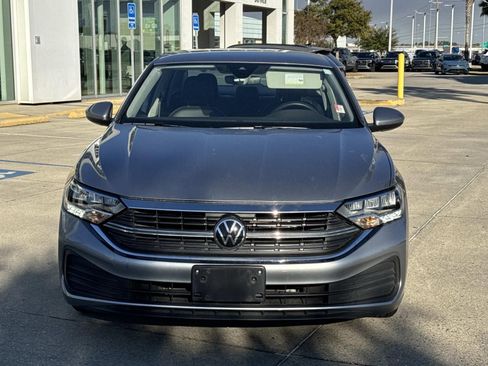 Used 2024 Volkswagen Jetta SE image 2