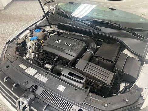 Used 2014 Volkswagen Passat 1.8T SEL Premium image 18