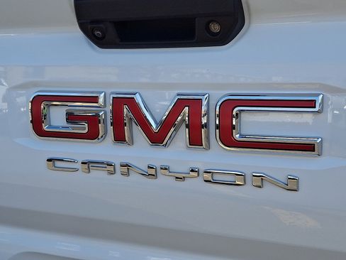 Used 2025 GMC Canyon Elevation w/ Convenience Package image 30