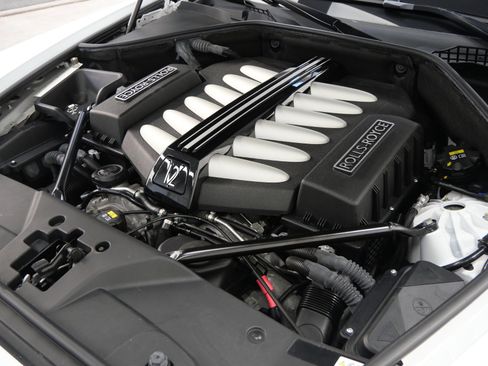 Used 2016 Rolls-Royce Wraith image 44