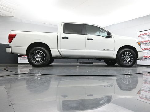 Used 2022 Nissan Titan SV image 38