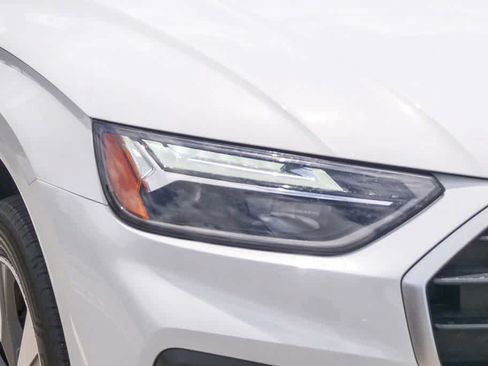 Used 2023 Audi Q5 2.0T Premium w/ Convenience Package AWD/4WD image 4