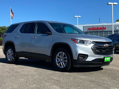 Used 2020 Chevrolet Traverse LS FWD image 1