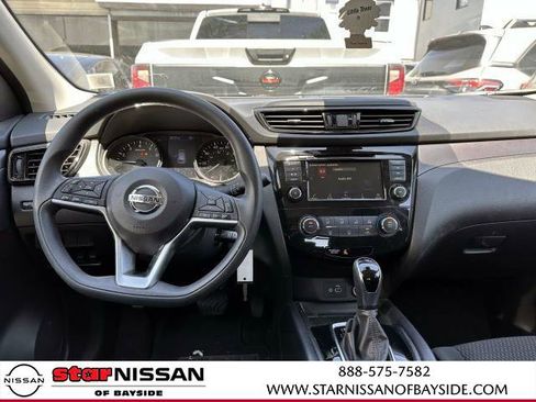 Certified 2022 Nissan Rogue Sport S image 9