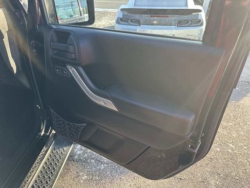 Used 2012 Jeep Wrangler Unlimited Sahara w/ Connectivity Group image 21