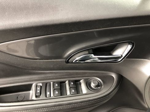 Used 2020 Buick Encore Essence image 11