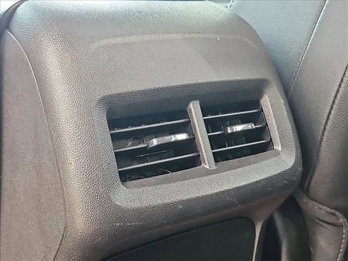 Used 2024 GMC Terrain SLT image 12