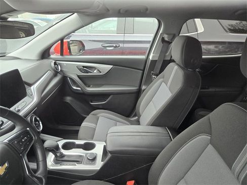 Used 2025 Chevrolet Blazer LT image 9