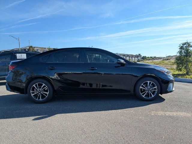 Used 2023 Kia Forte LXS w/ LXS Technology Package FWD image 2