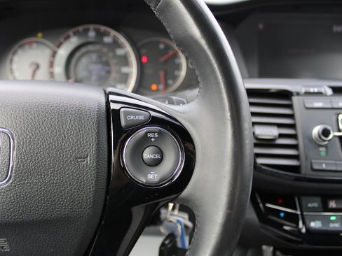 Used 2017 Honda Accord Sport image 13