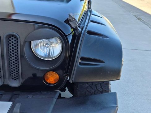 Used 2008 Jeep Wrangler Sahara w/ Dual Top Group image 12