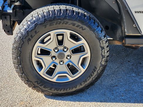 Used 2014 Jeep Wrangler Rubicon w/ Power Convenience Group image 12