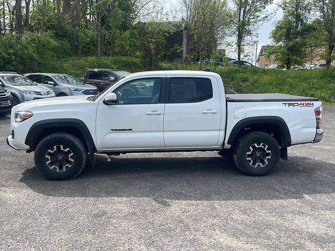 Used 2022 Toyota Tacoma TRD Off-Road AWD/4WD image 5
