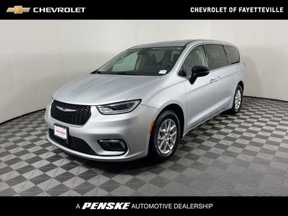 Used 2024 Chrysler Pacifica Touring-L