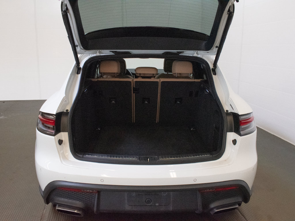 Certified 2023 Porsche Macan AWD/4WD image 13