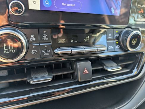 Used 2024 Toyota Highlander LE AWD/4WD image 22