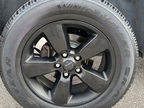 Used 2018 RAM 1500 SLT image 13