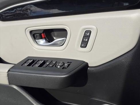 Used 2025 Honda Pilot EX-L image 16