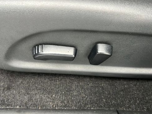 Used 2018 Nissan Pathfinder SV image 18