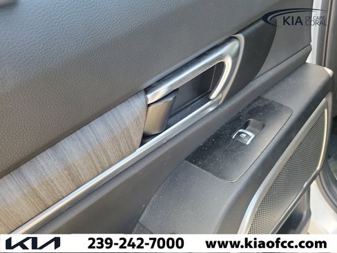 Used 2024 Kia Telluride EX w/ EX Captain's Chair Package AWD/4WD image 12