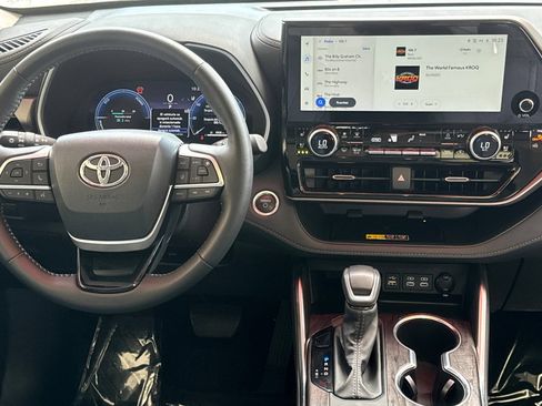 Certified 2026 Toyota Highlander Limited AWD/4WD image 20