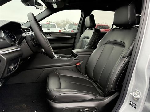 New 2025 Jeep Grand Cherokee Limited w/ Trailer Tow Package image 3