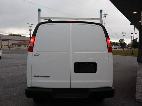 Used 2017 Chevrolet Express 2500 RWD image 4