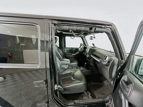 Used 2017 Jeep Wrangler Unlimited Sahara w/ Connectivity Group image 25