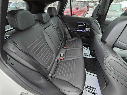 Used 2025 Mercedes-Benz GLC 350e 4MATIC image 17
